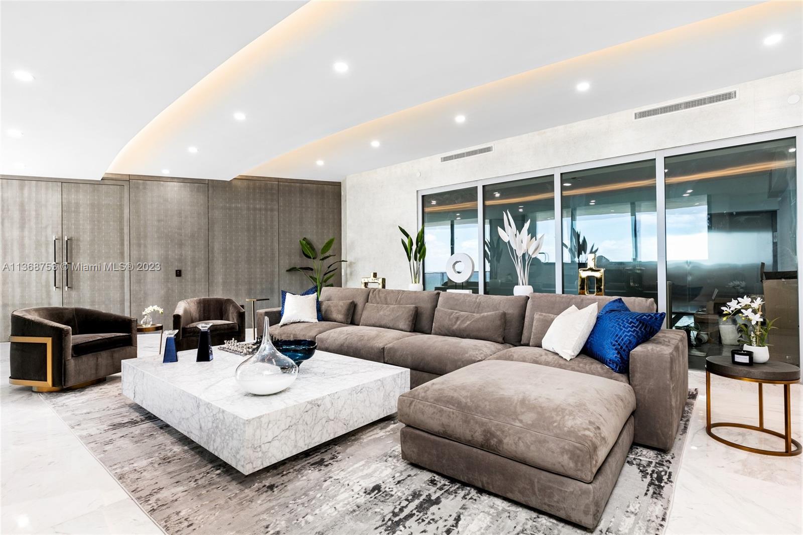 18555 COLLINS AVENUE COND - Residential