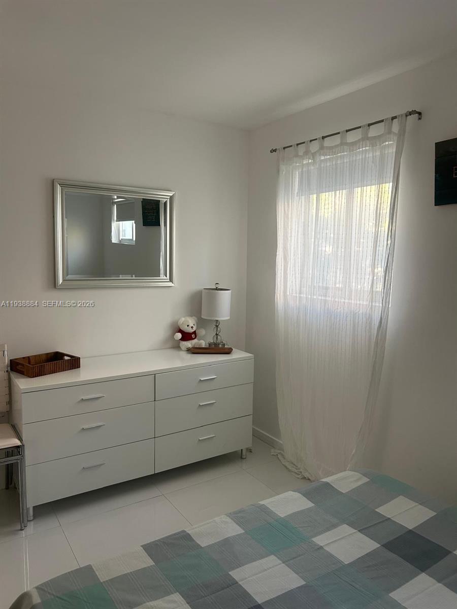 ELISA CONDO - Residential
