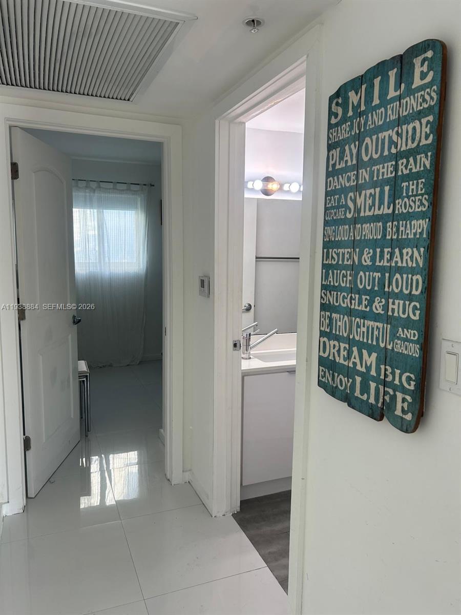 ELISA CONDO - Residential