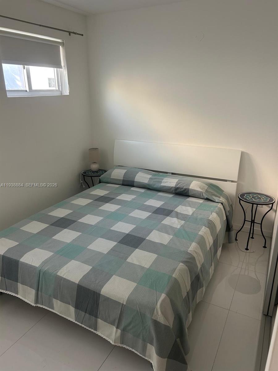 ELISA CONDO - Residential