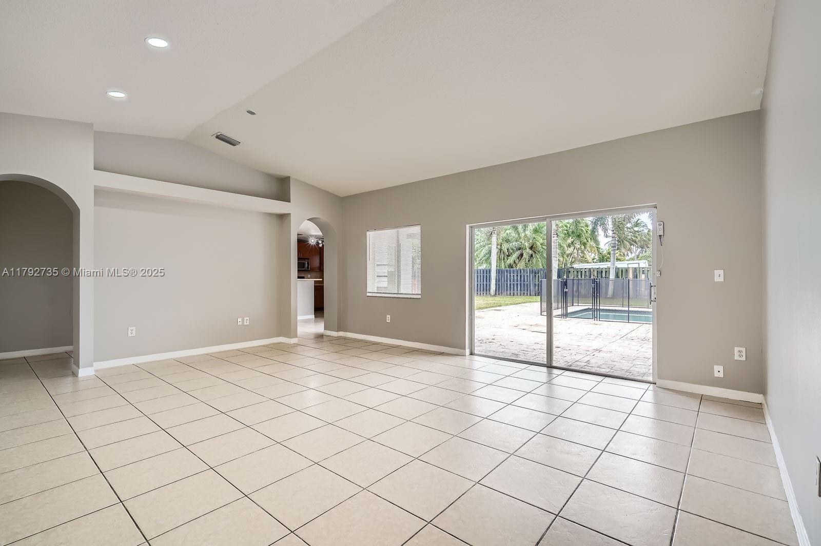 OAKS SOUTH - Residential