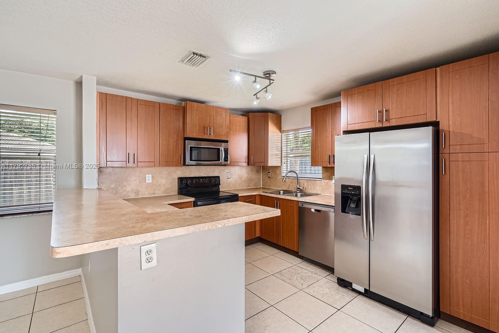 OAKS SOUTH - Residential