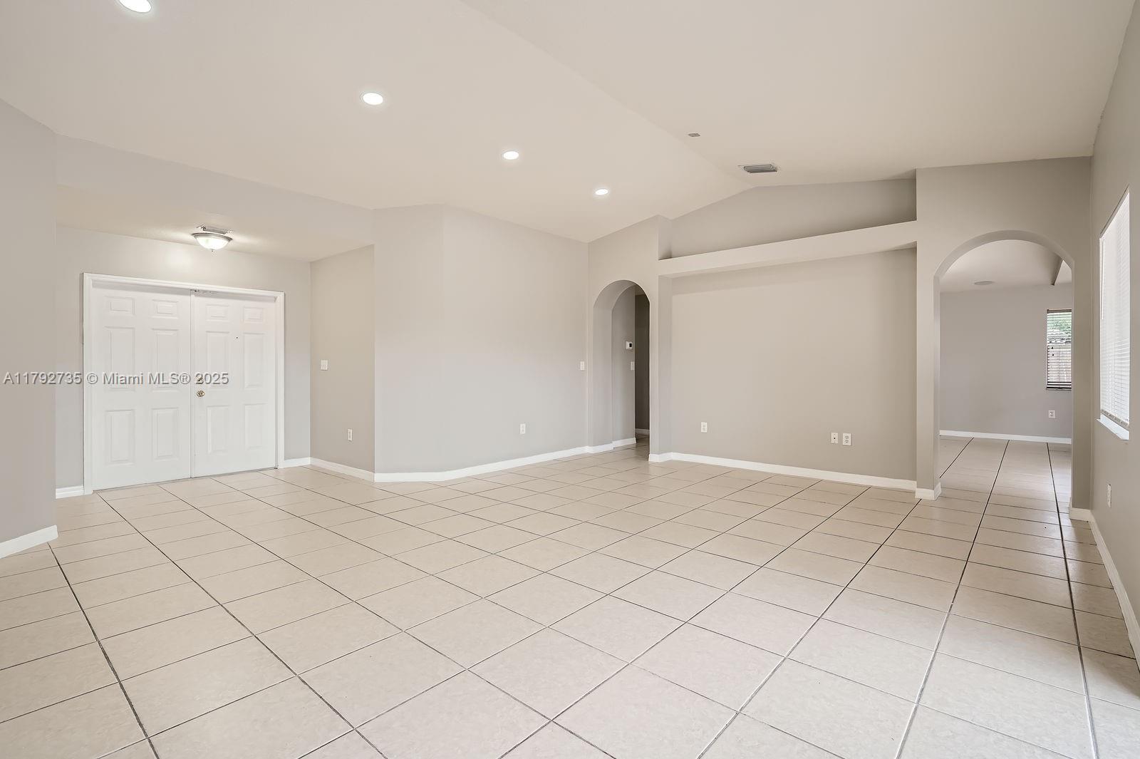 OAKS SOUTH - Residential