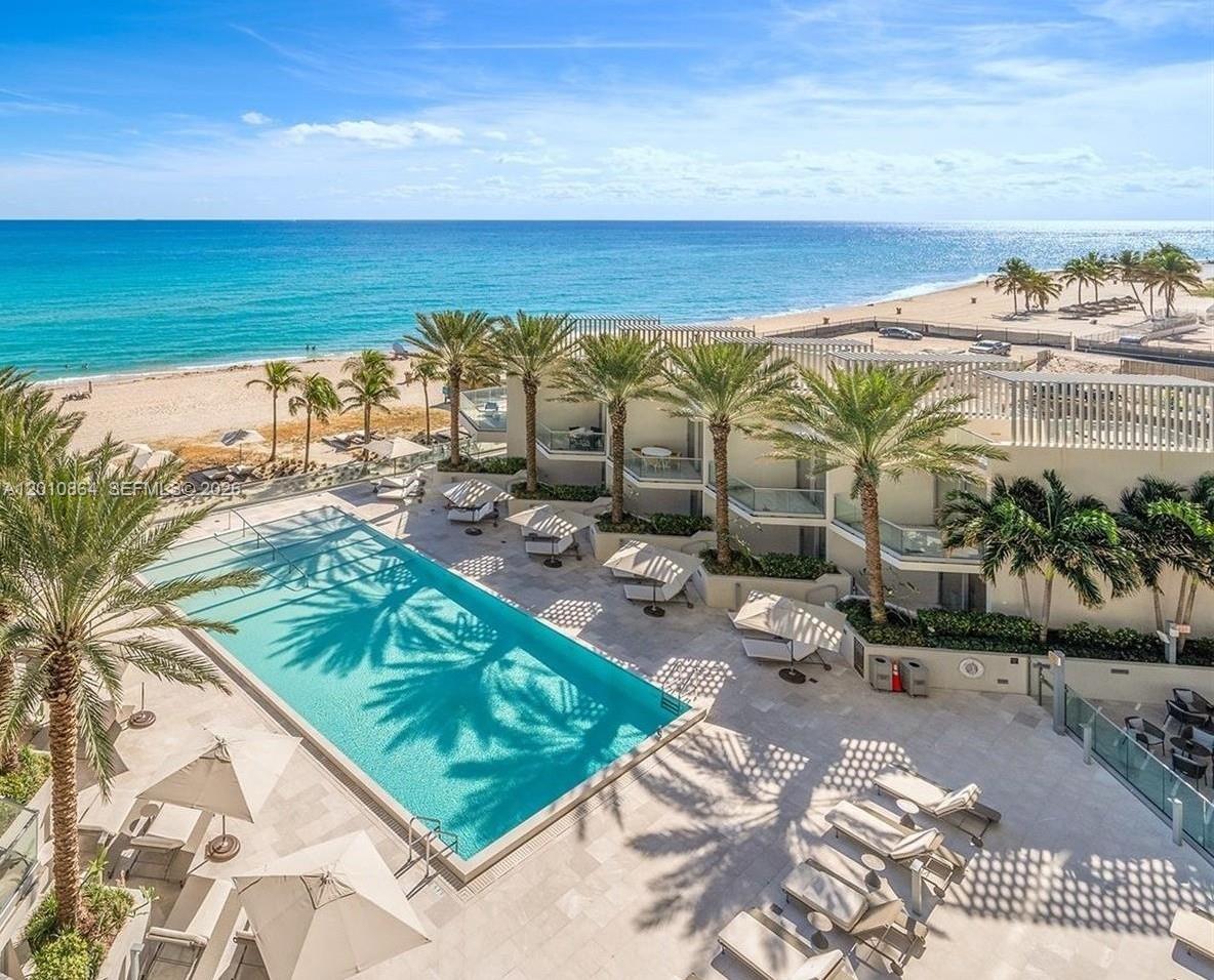 TURNBERRY OCEAN CLUB - Residential