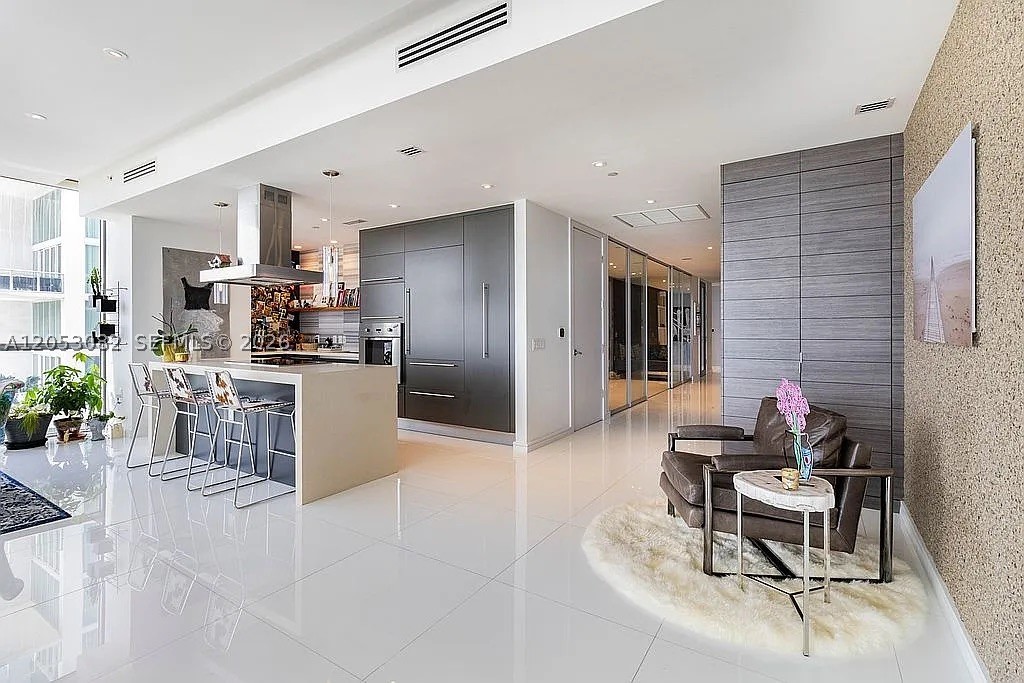 MARQUIS CONDO - Residential