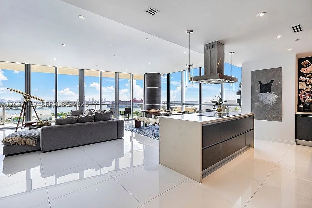 MARQUIS CONDO - Residential