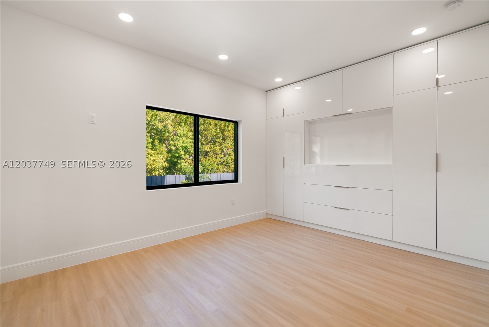 PARADISE POINT - Residential