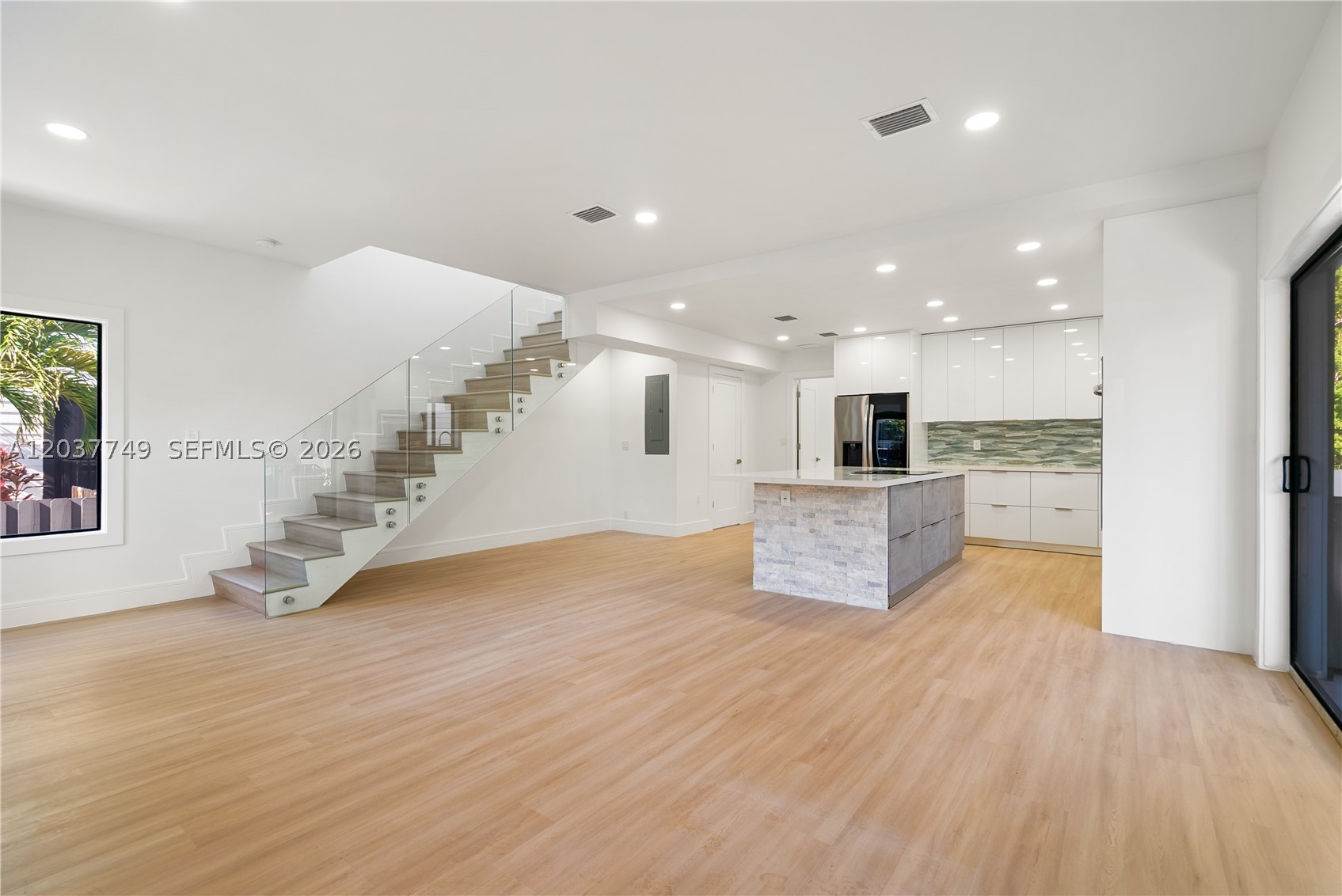 PARADISE POINT - Residential