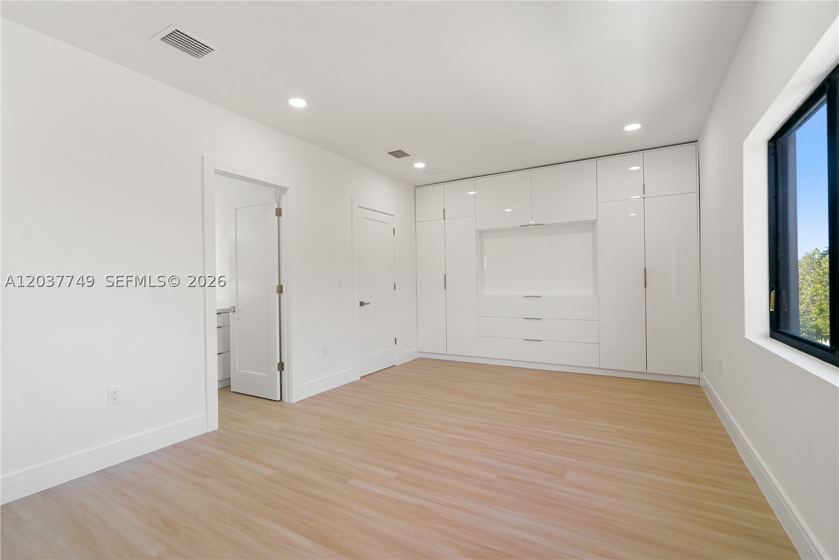 PARADISE POINT - Residential