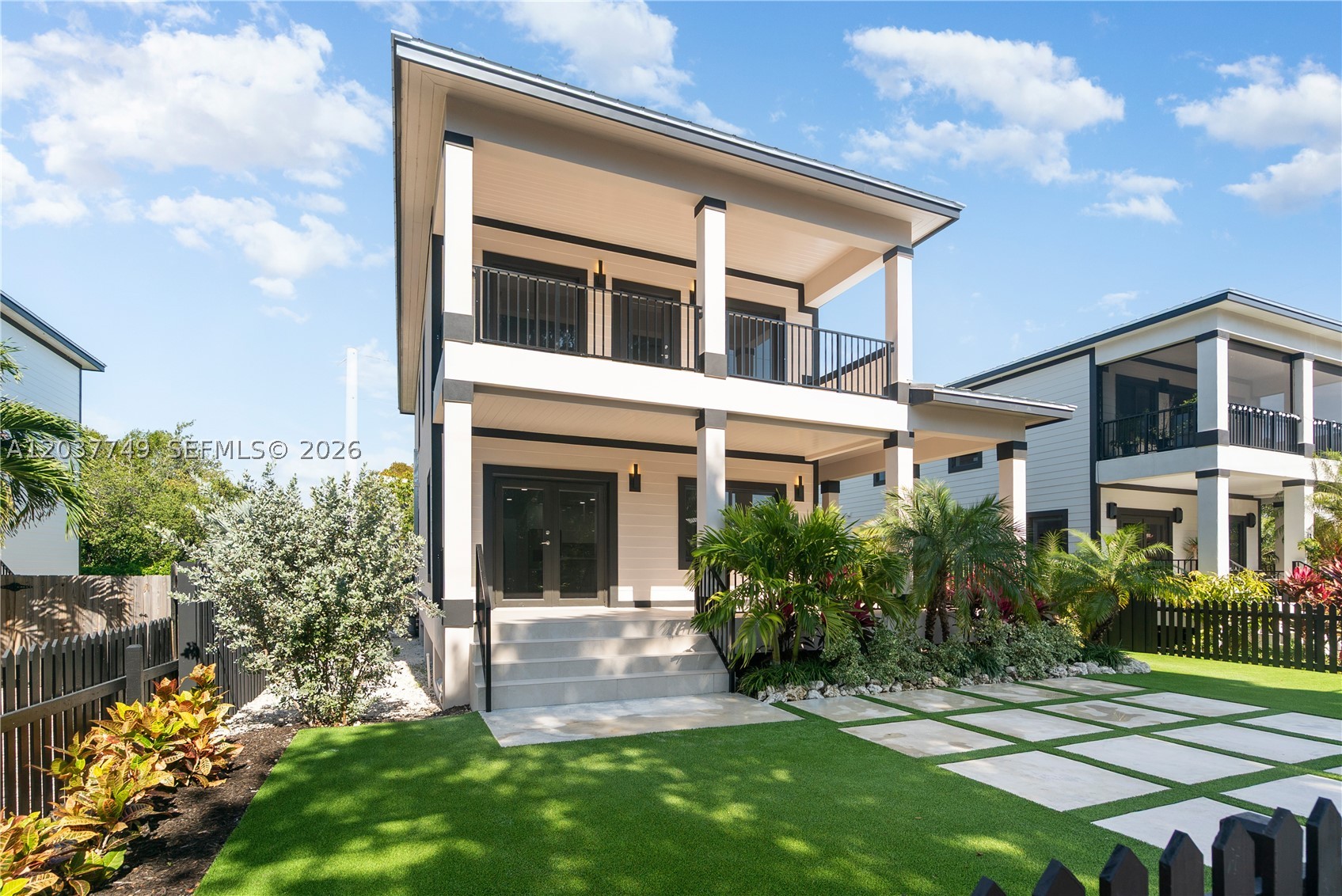 PARADISE POINT - Residential