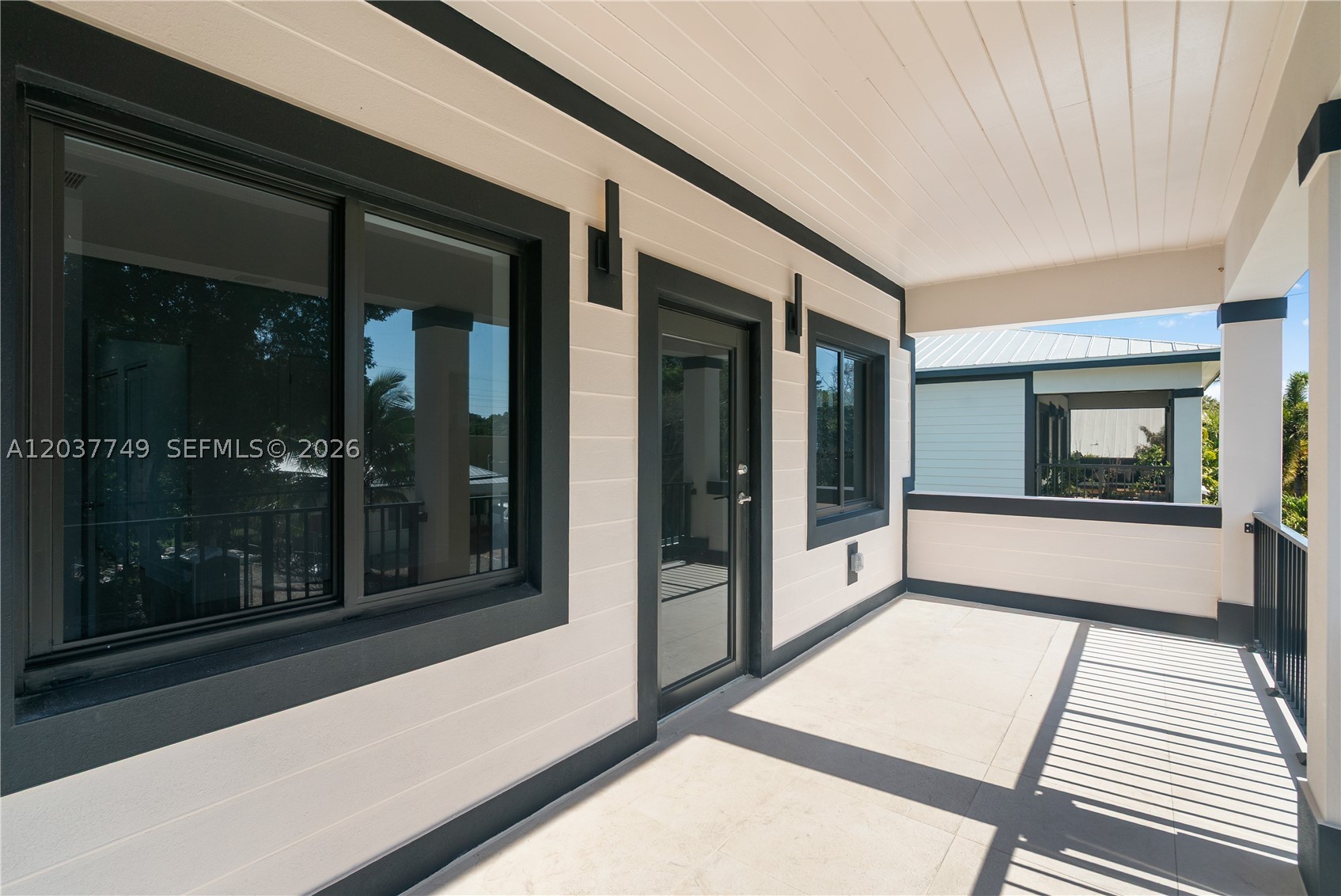 PARADISE POINT - Residential