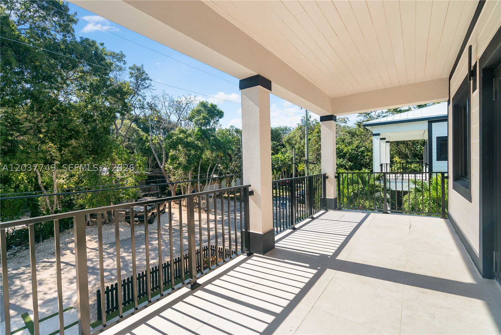 PARADISE POINT - Residential
