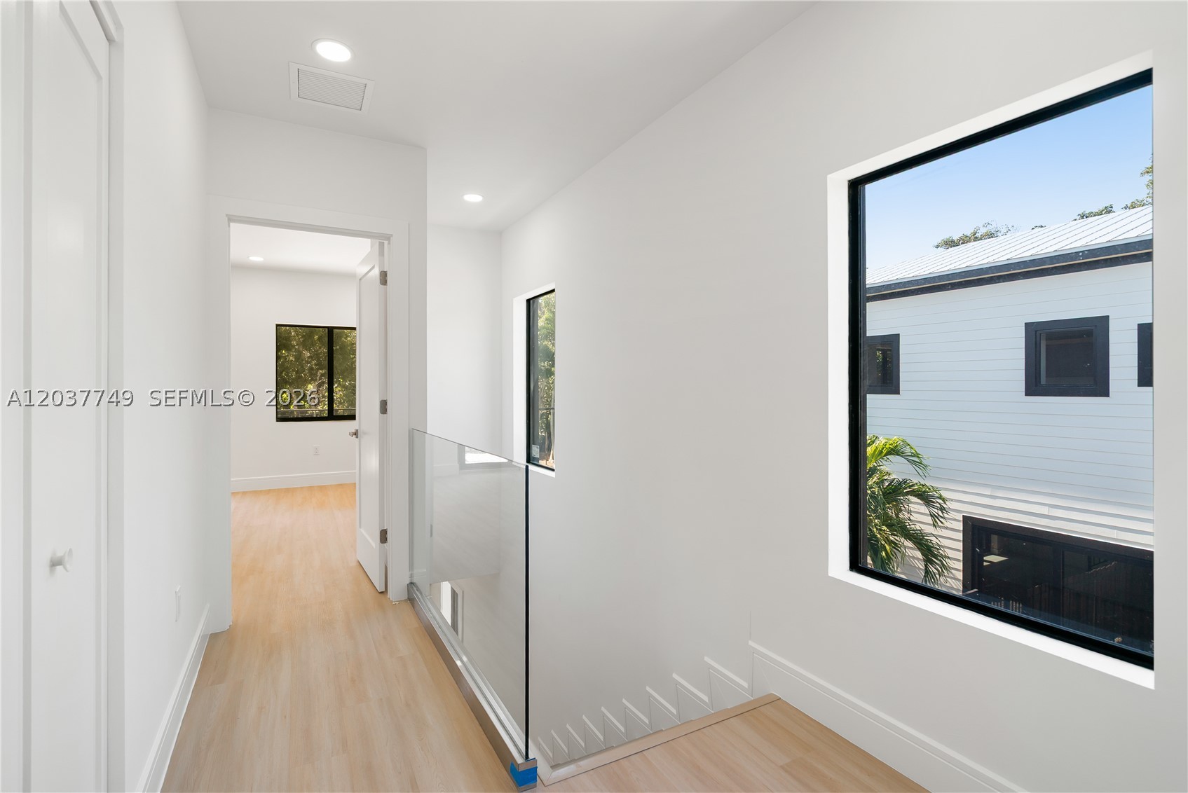 PARADISE POINT - Residential