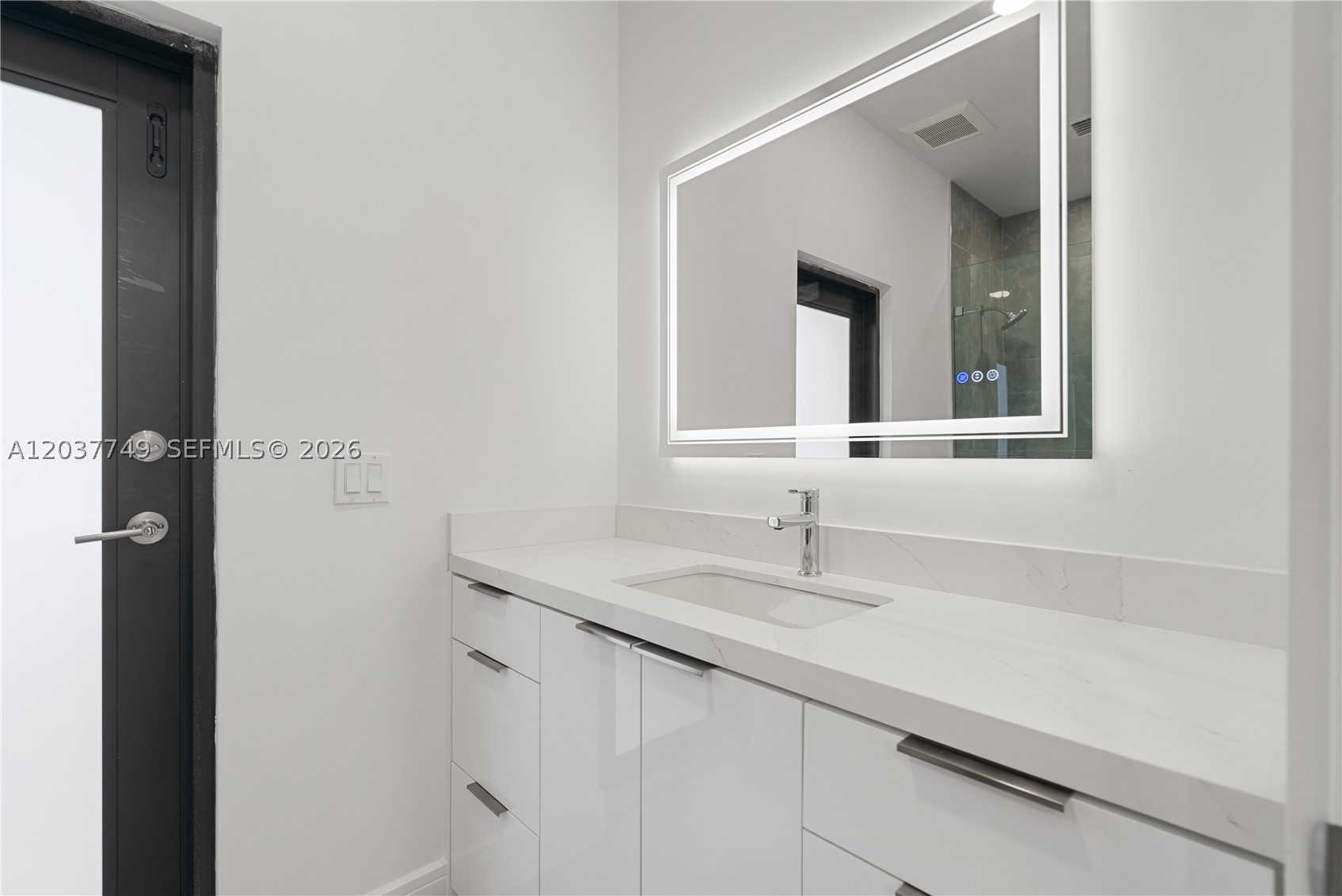 PARADISE POINT - Residential