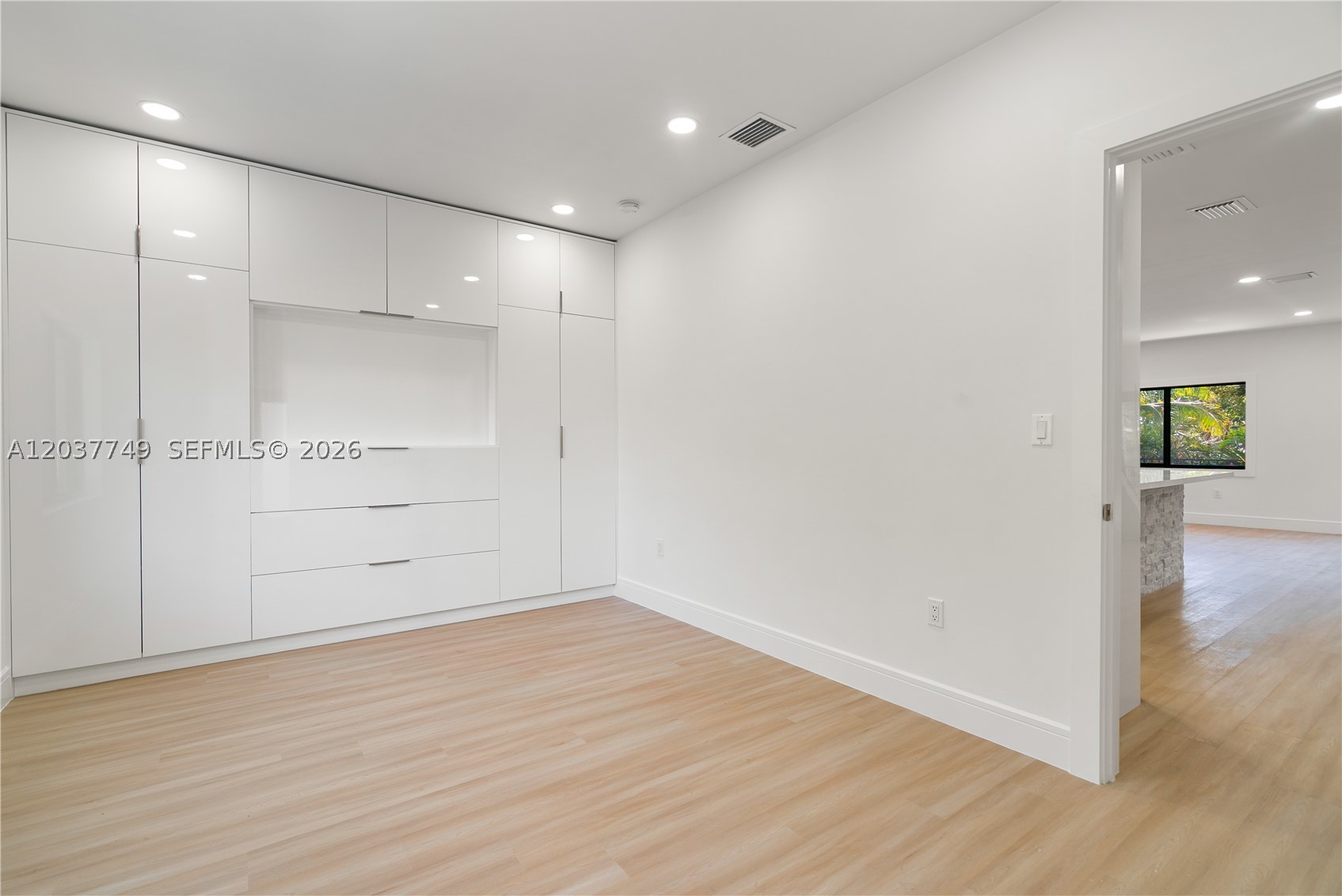PARADISE POINT - Residential