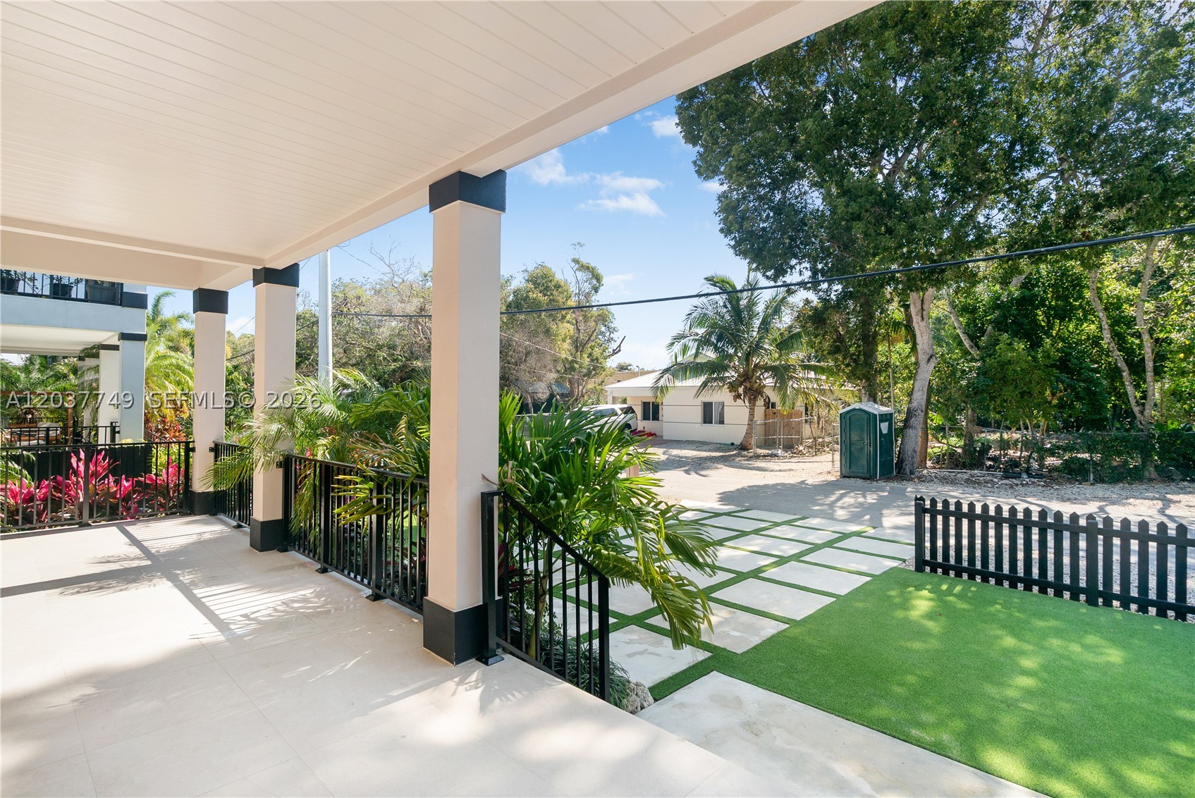 PARADISE POINT - Residential