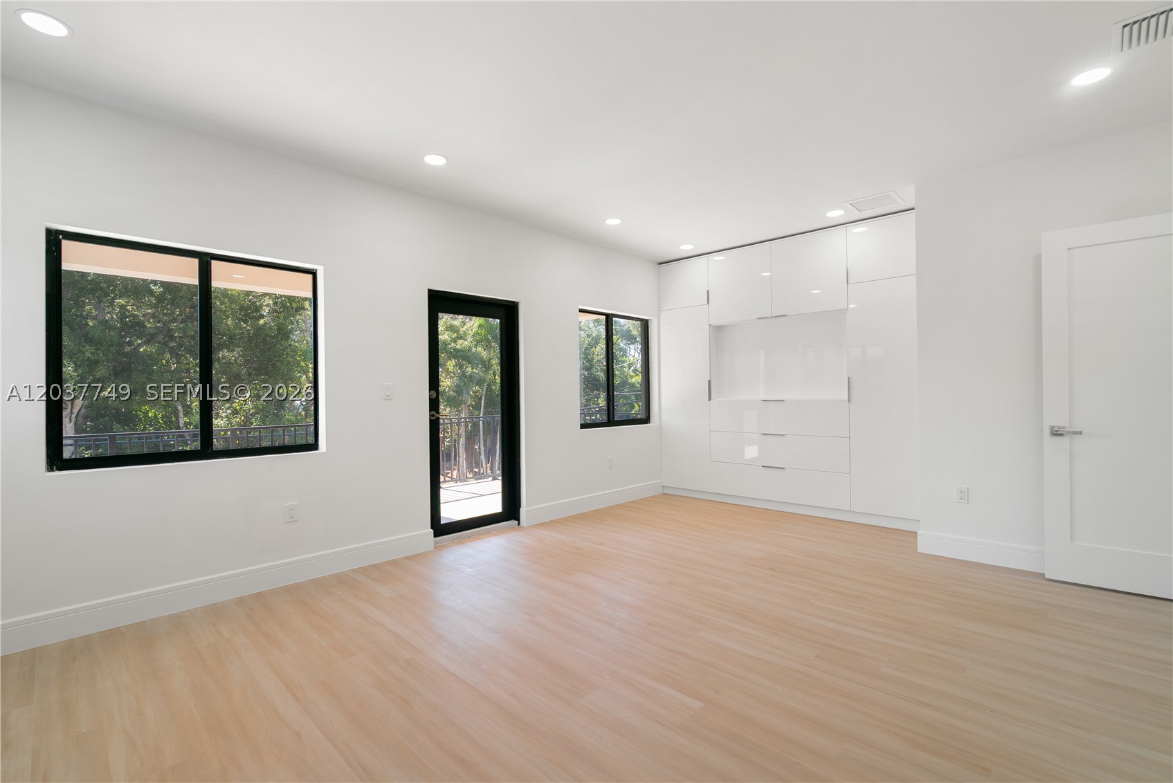 PARADISE POINT - Residential