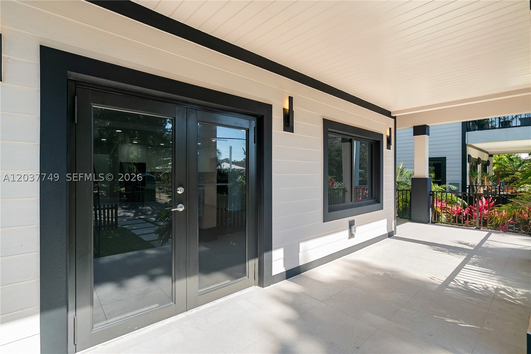 PARADISE POINT - Residential