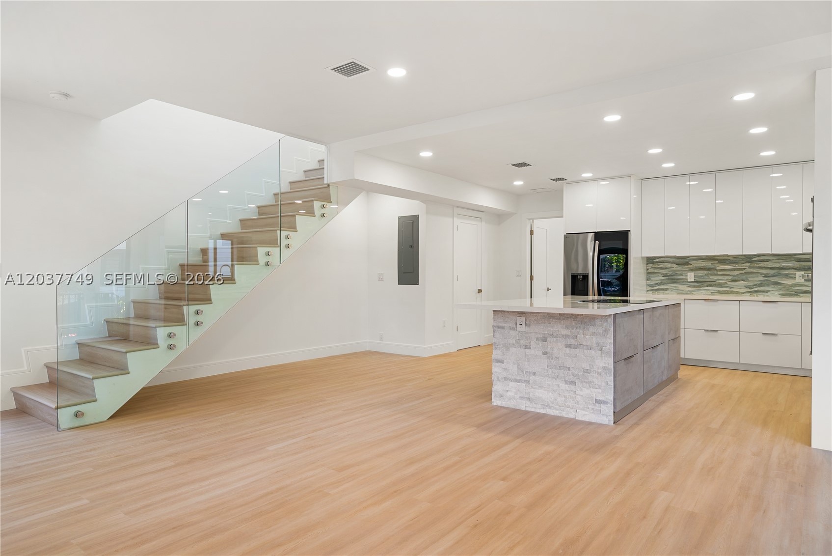 PARADISE POINT - Residential