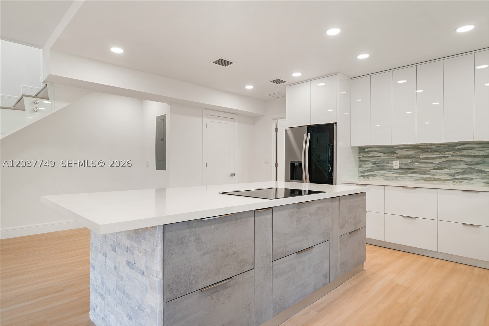 PARADISE POINT - Residential