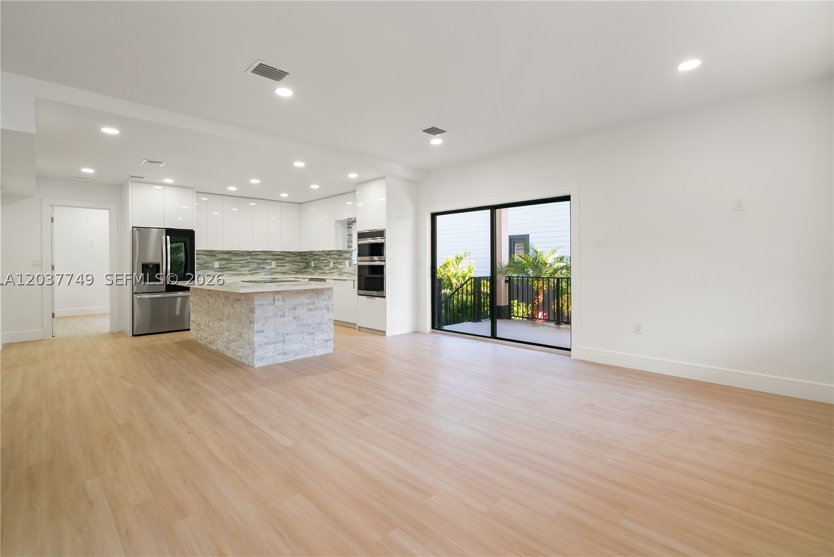 PARADISE POINT - Residential