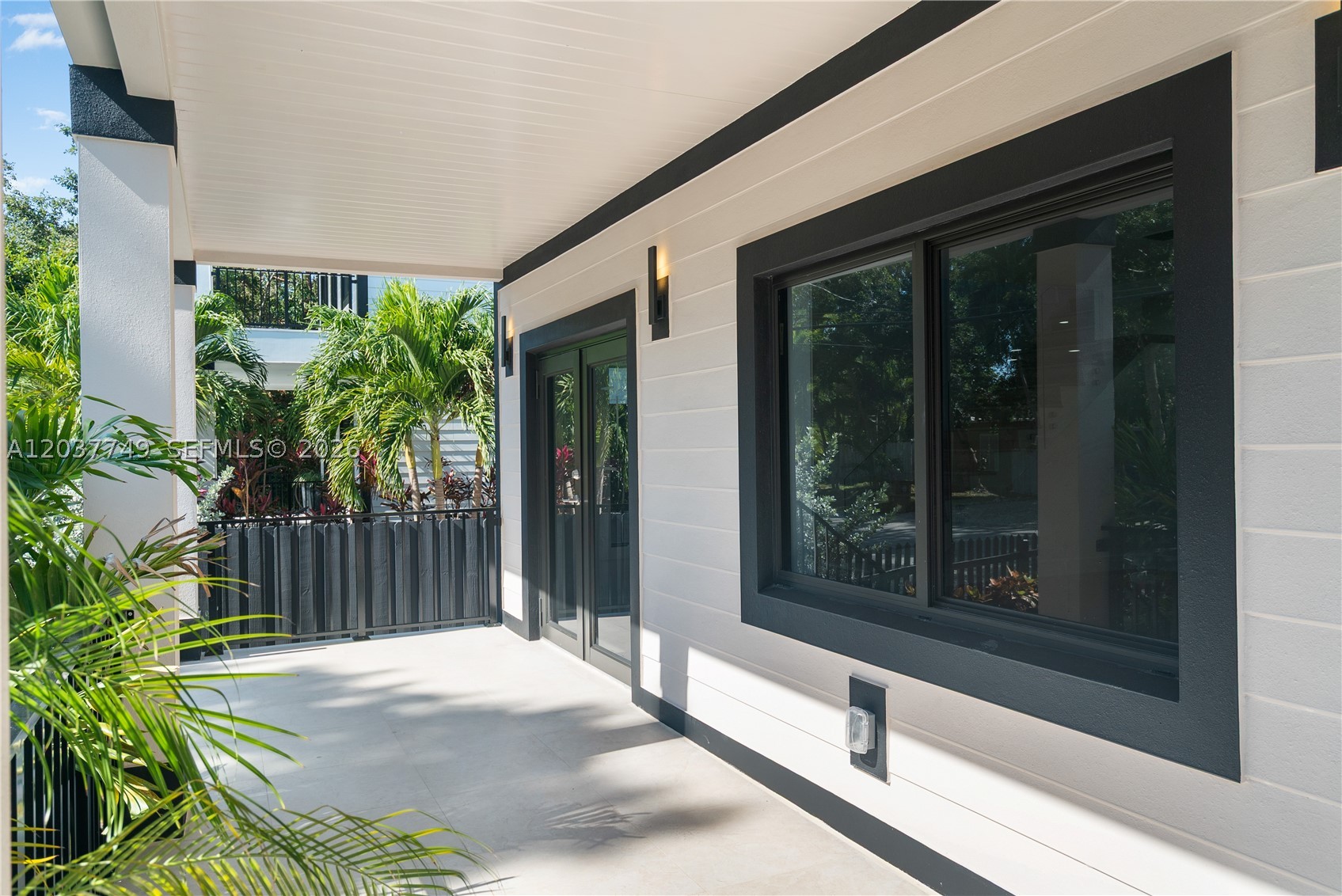 PARADISE POINT - Residential