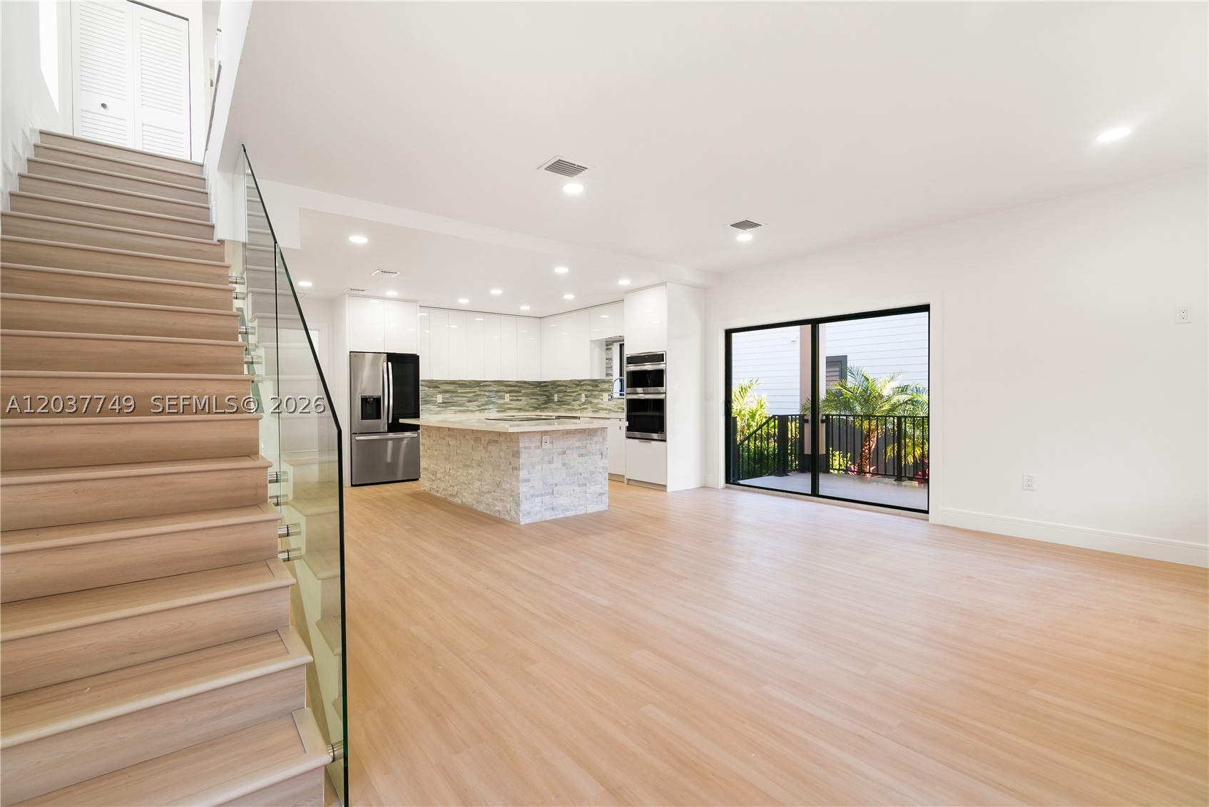 PARADISE POINT - Residential