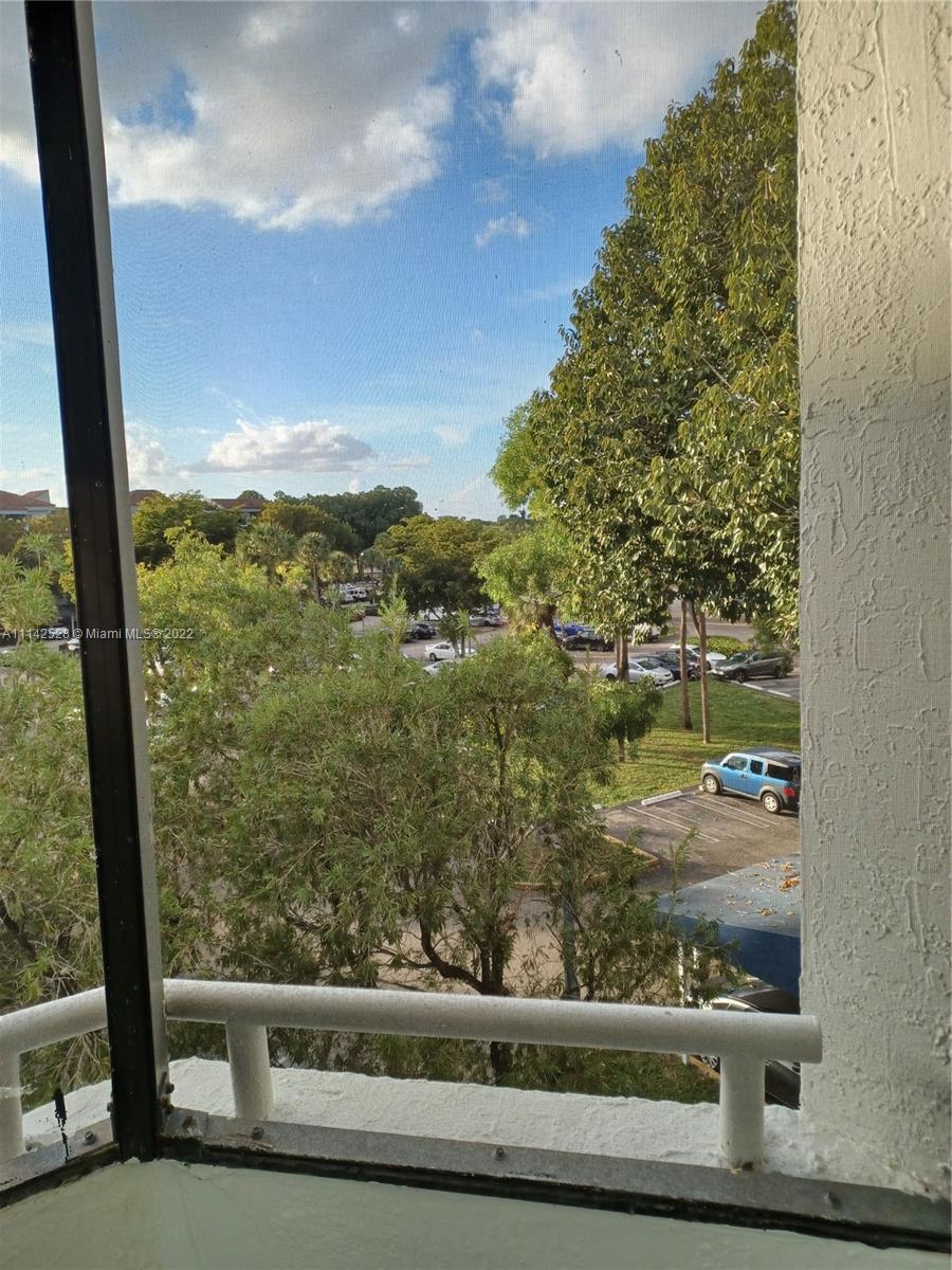 VERABELLA FALLS CONDO - Residential Lease