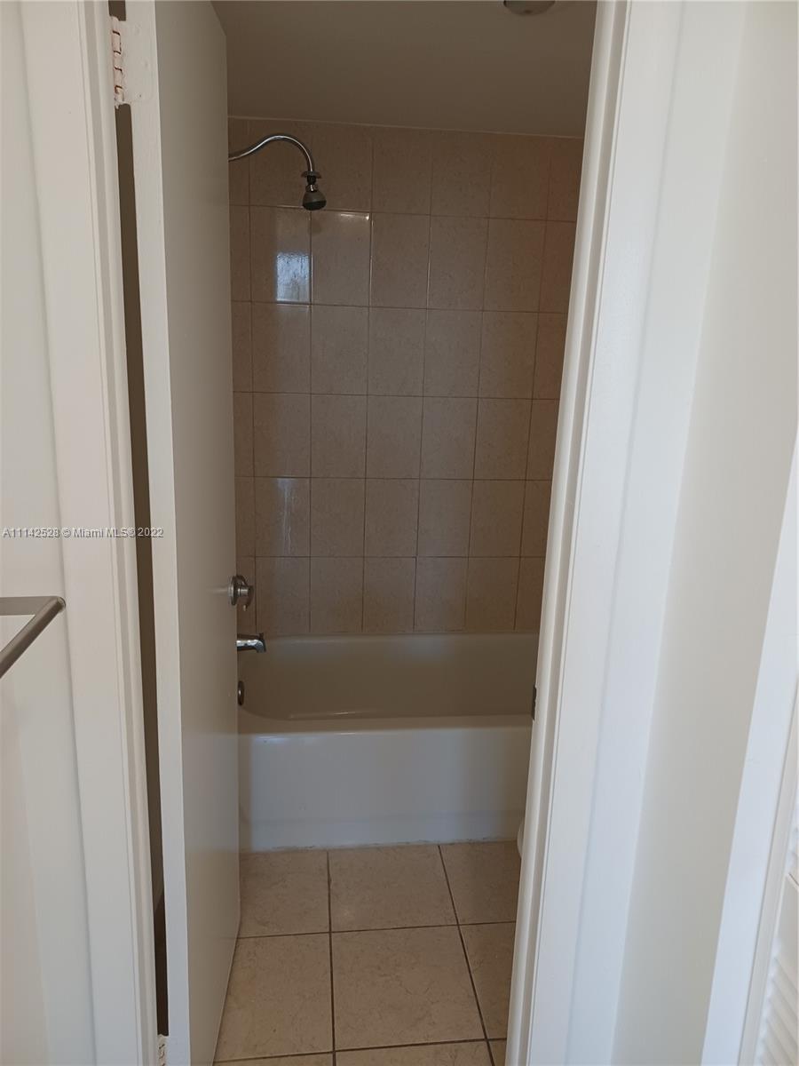 VERABELLA FALLS CONDO - Residential Lease