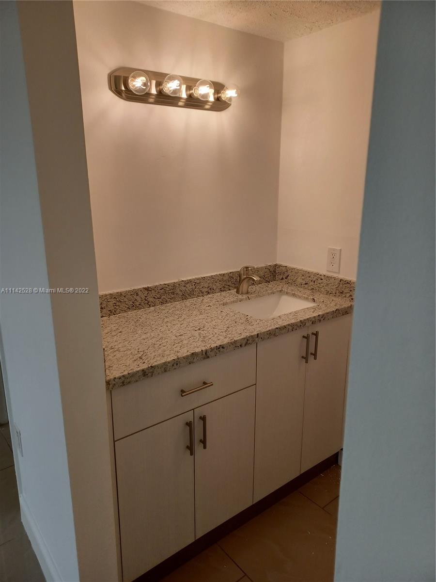 VERABELLA FALLS CONDO - Residential Lease
