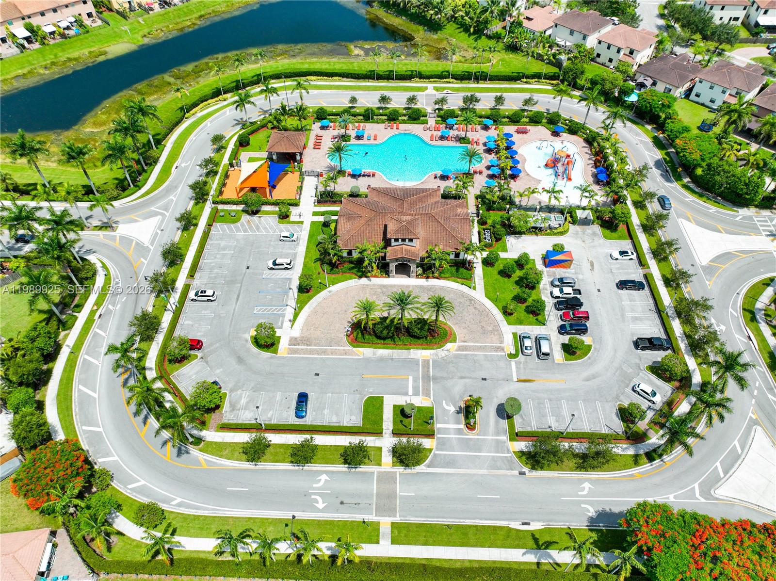 BAYWINDS OF FLORES - Residential