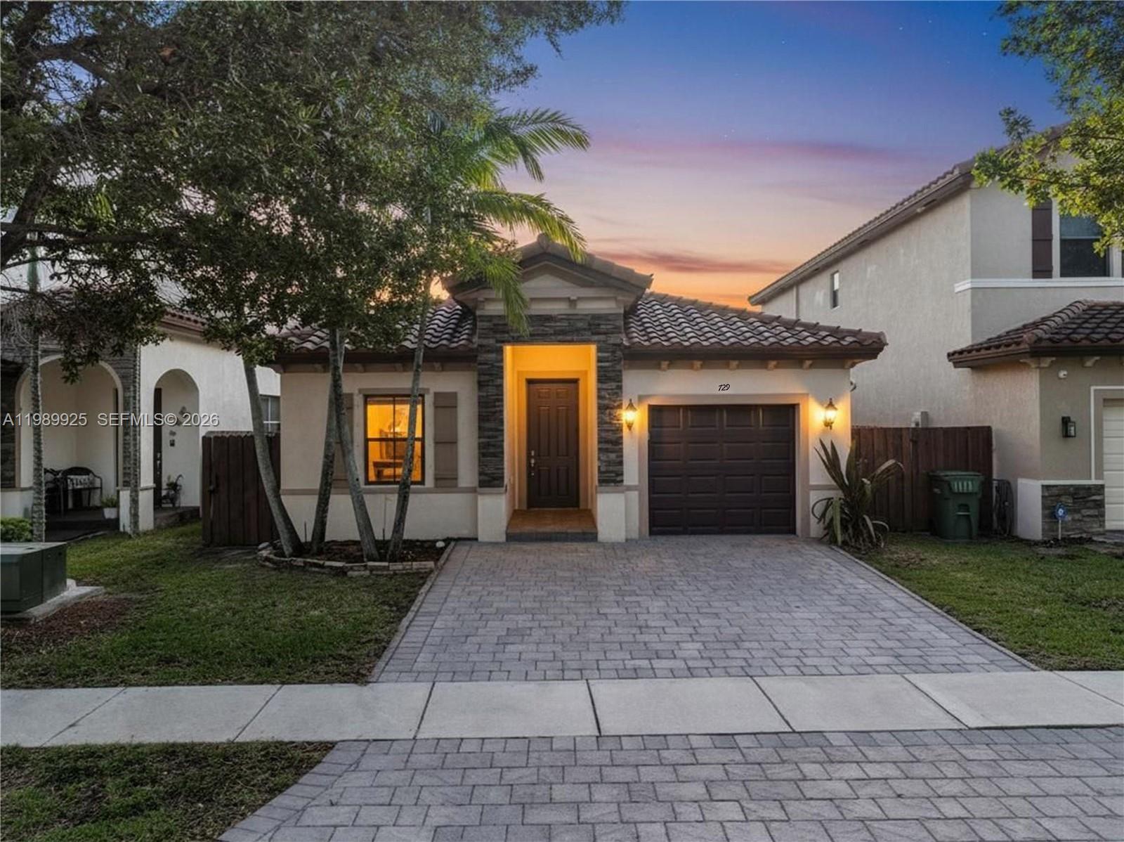 BAYWINDS OF FLORES - Residential