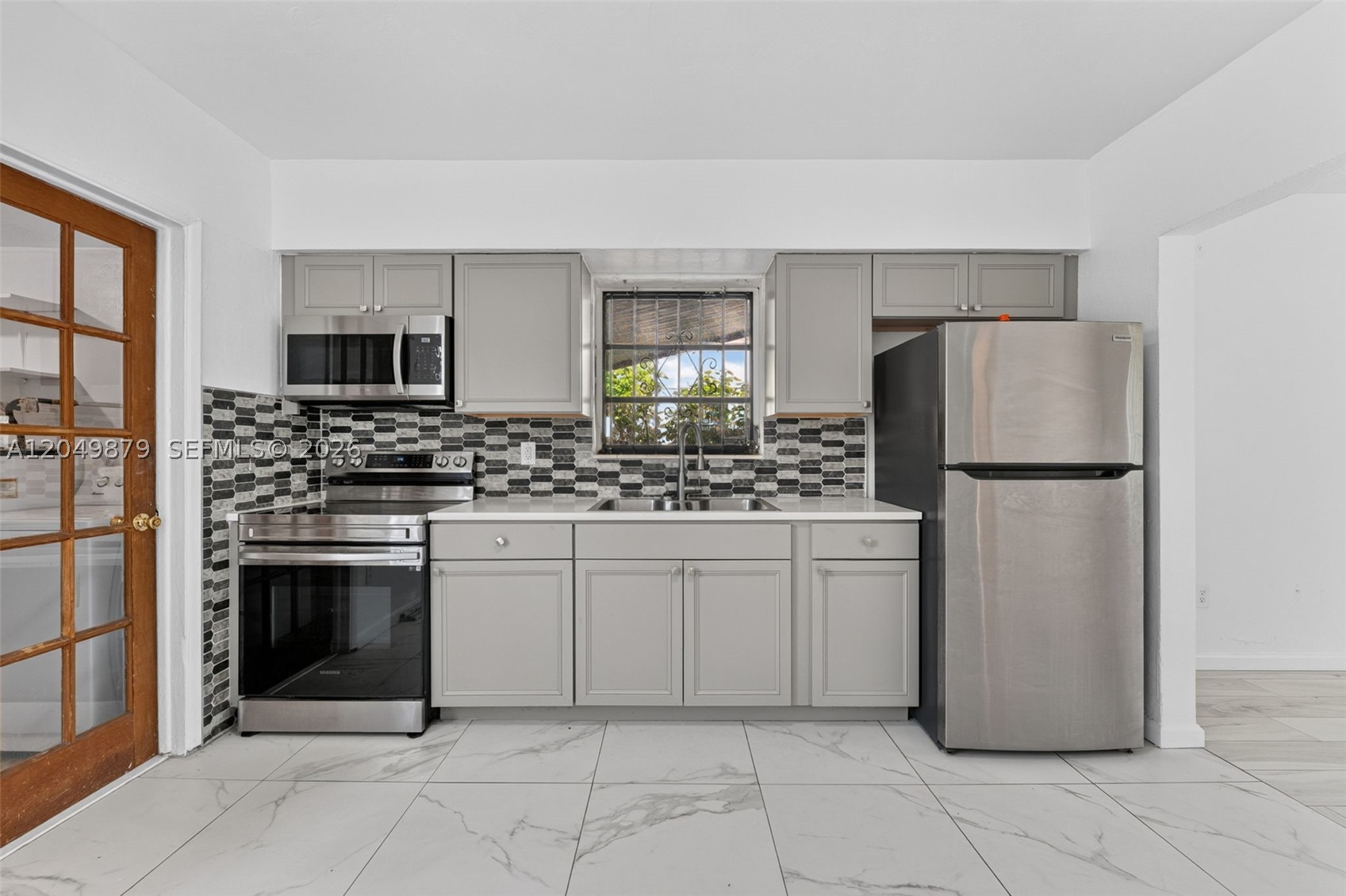 LONG ESTATES - Residential Lease