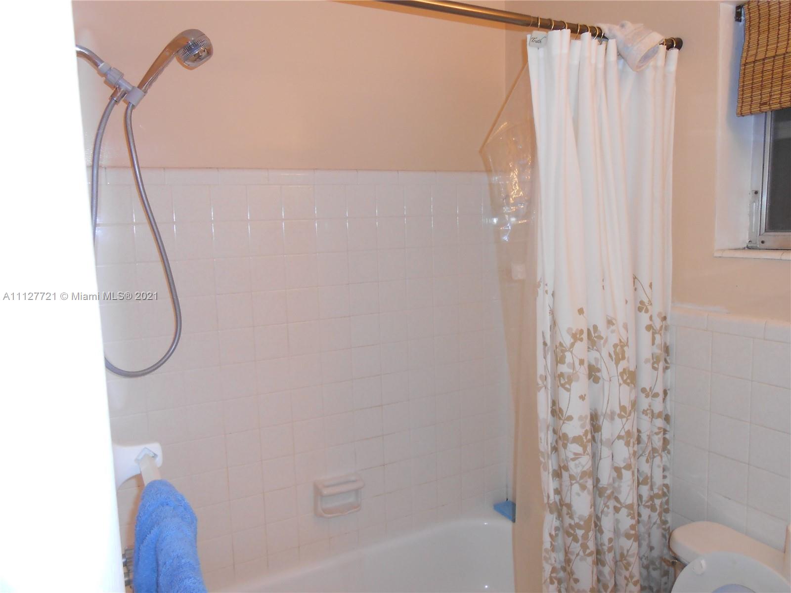LARGUS CONDO - Residential