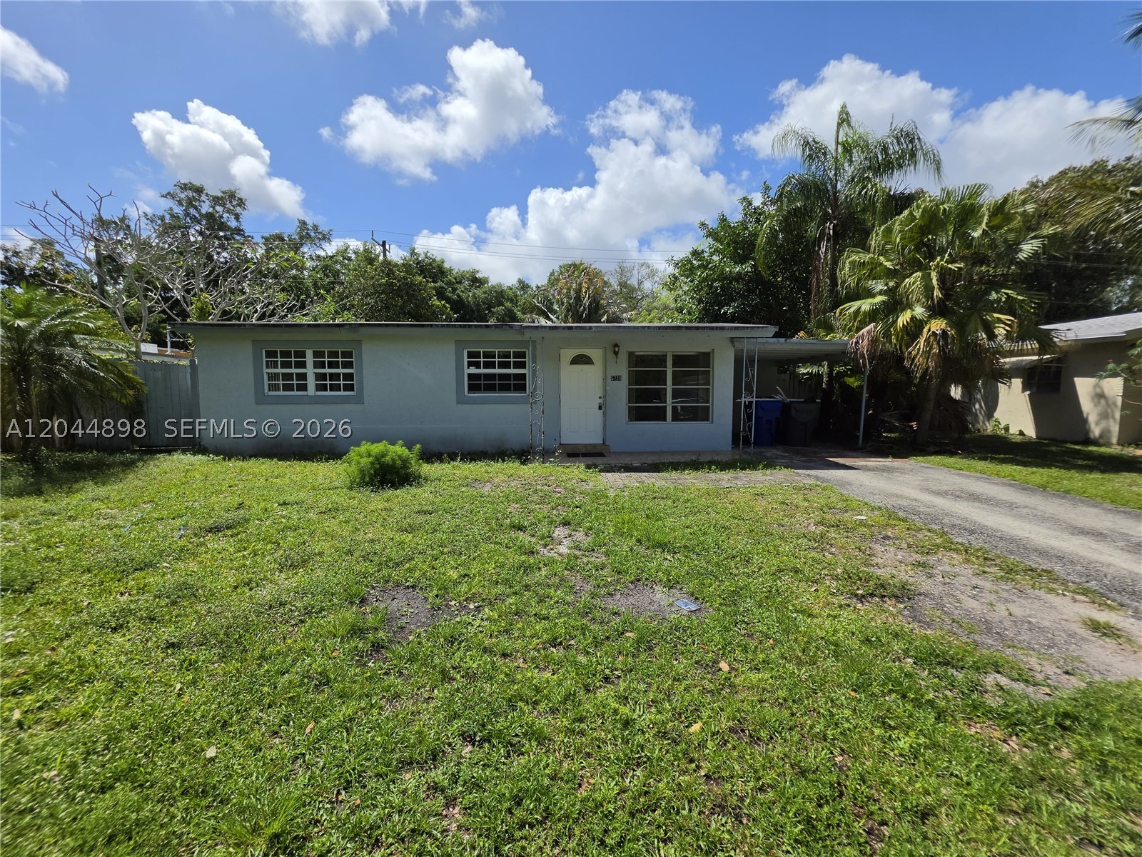Beautiful 3 bedroom 1 bathroom single family home located in tranquil Hollywood. VERY SPACIOUS! with tile floors throughout the house and a shed out back. Washer and dryer located in unit for convenience. Property sits on large lot, and has a huge fenced backyard! Pets are welcome! (Pet fee applies). Located in very desirable area, text today to schedule a showing.