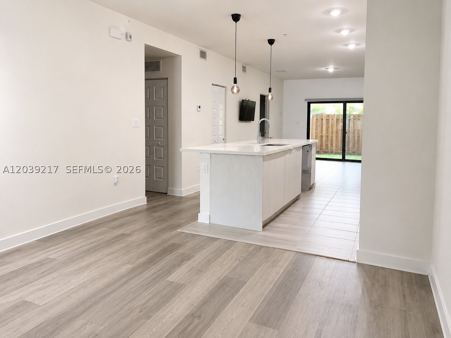 APEX AT PARK CENTRAL COND - Residential Lease