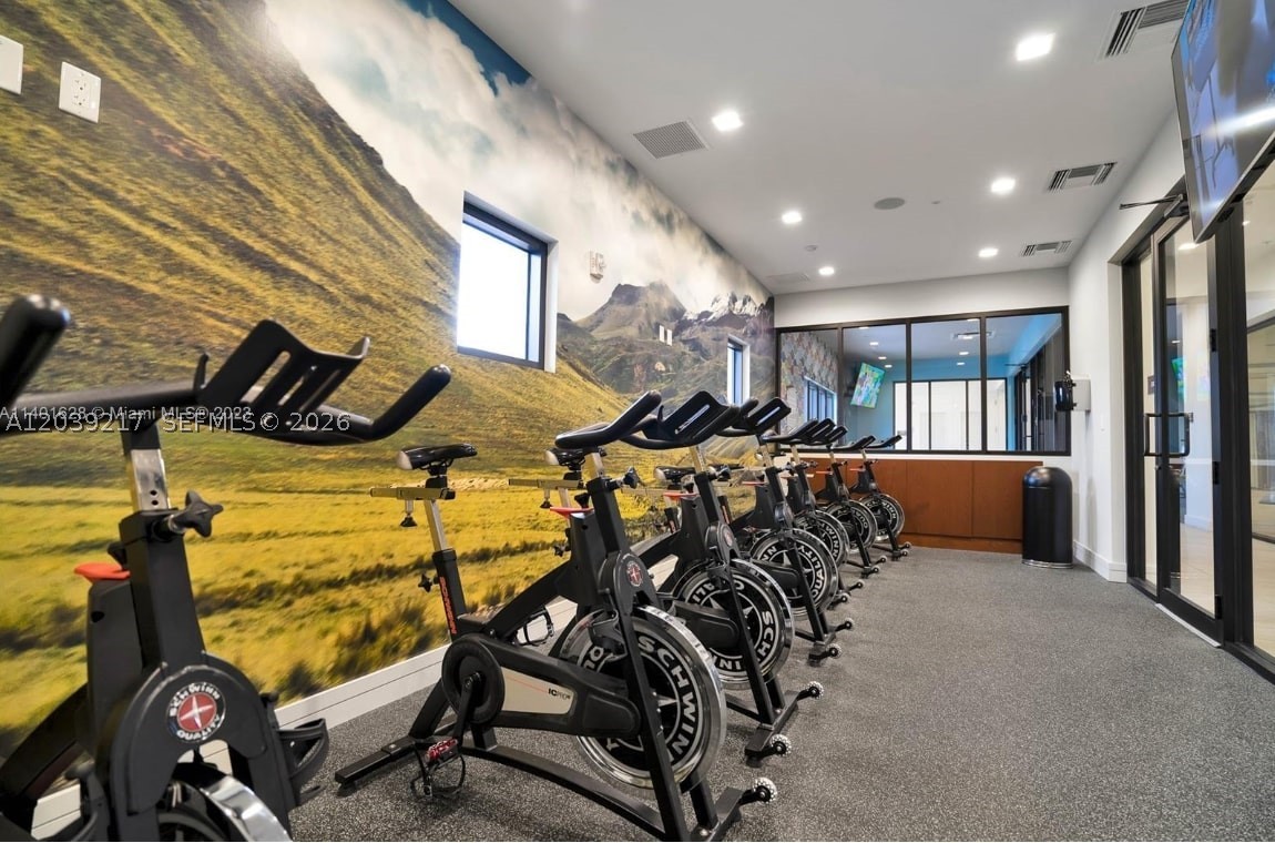 APEX AT PARK CENTRAL COND - Residential Lease