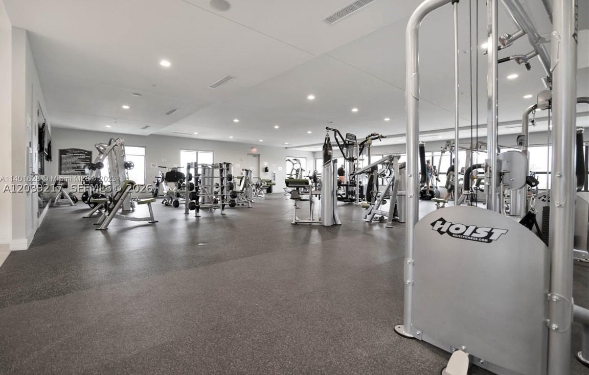 APEX AT PARK CENTRAL COND - Residential Lease