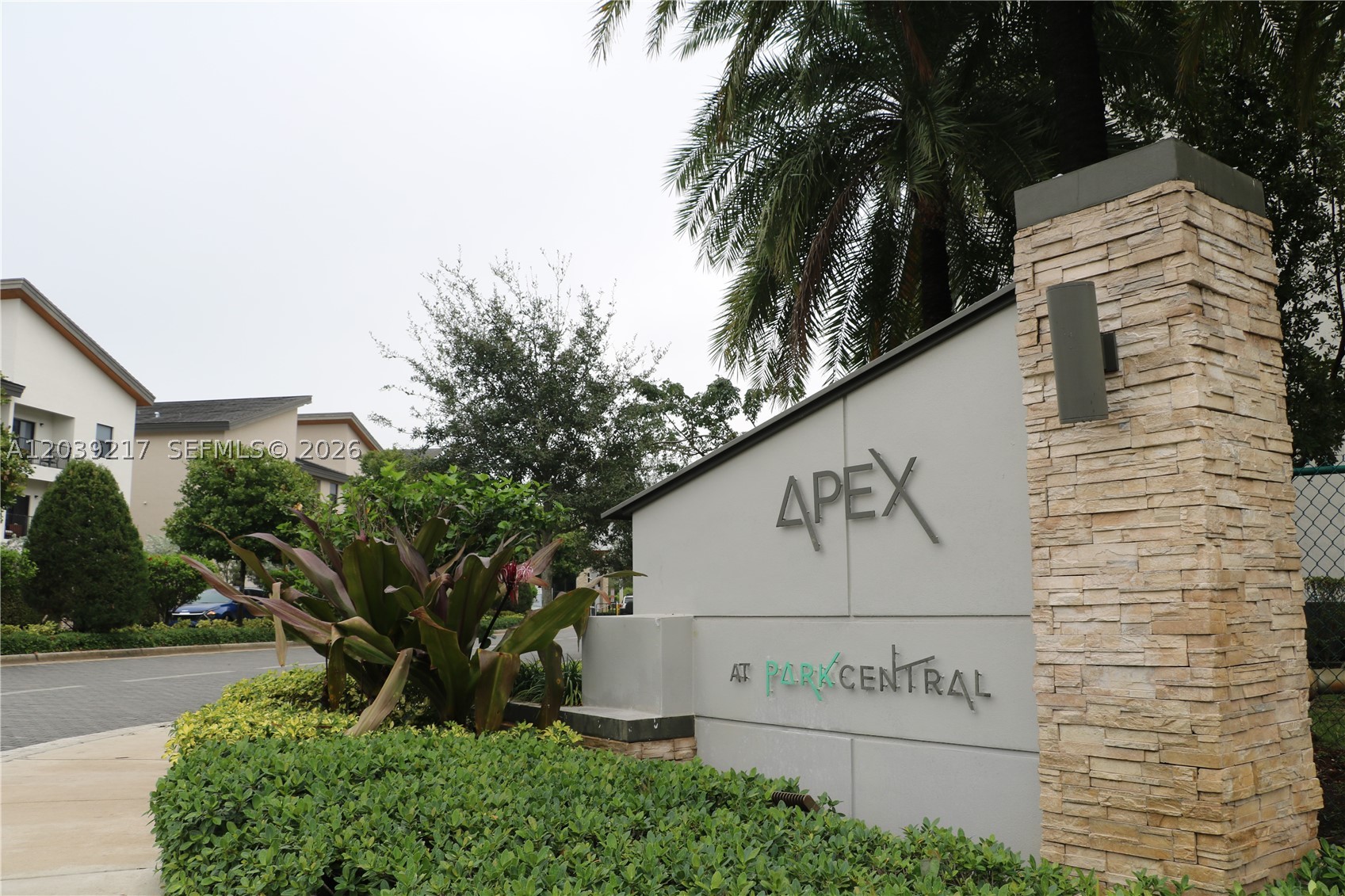 APEX AT PARK CENTRAL COND - Residential Lease