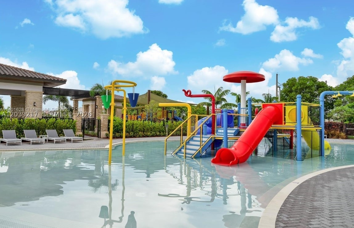 APEX AT PARK CENTRAL COND - Residential Lease