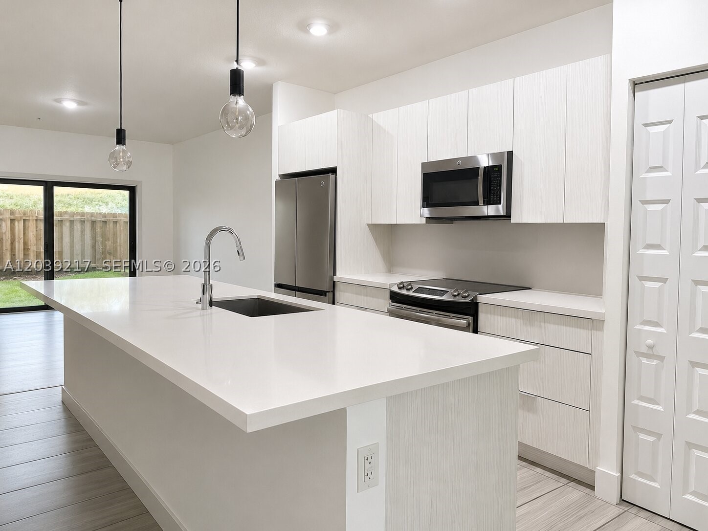 APEX AT PARK CENTRAL COND - Residential Lease