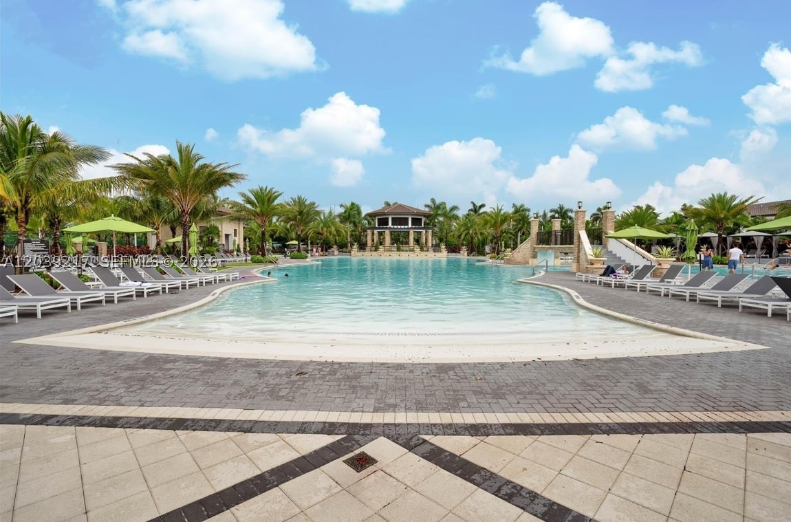 APEX AT PARK CENTRAL COND - Residential Lease