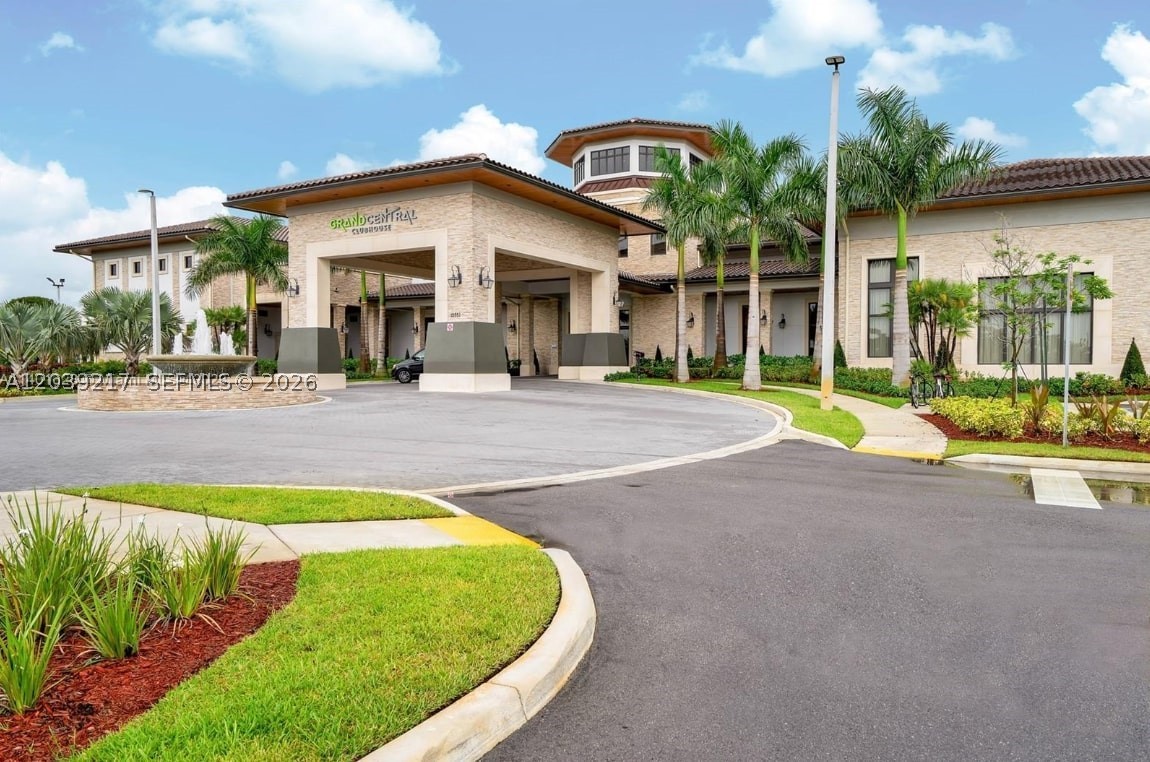 APEX AT PARK CENTRAL COND - Residential Lease