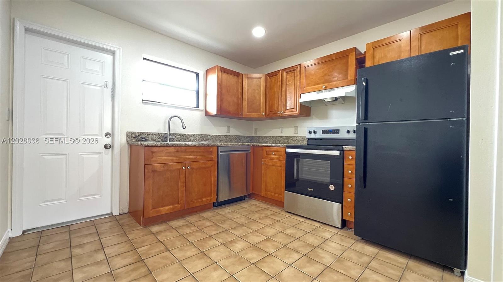 HOLLYWOOD BEACH GARDENS - Residential Lease