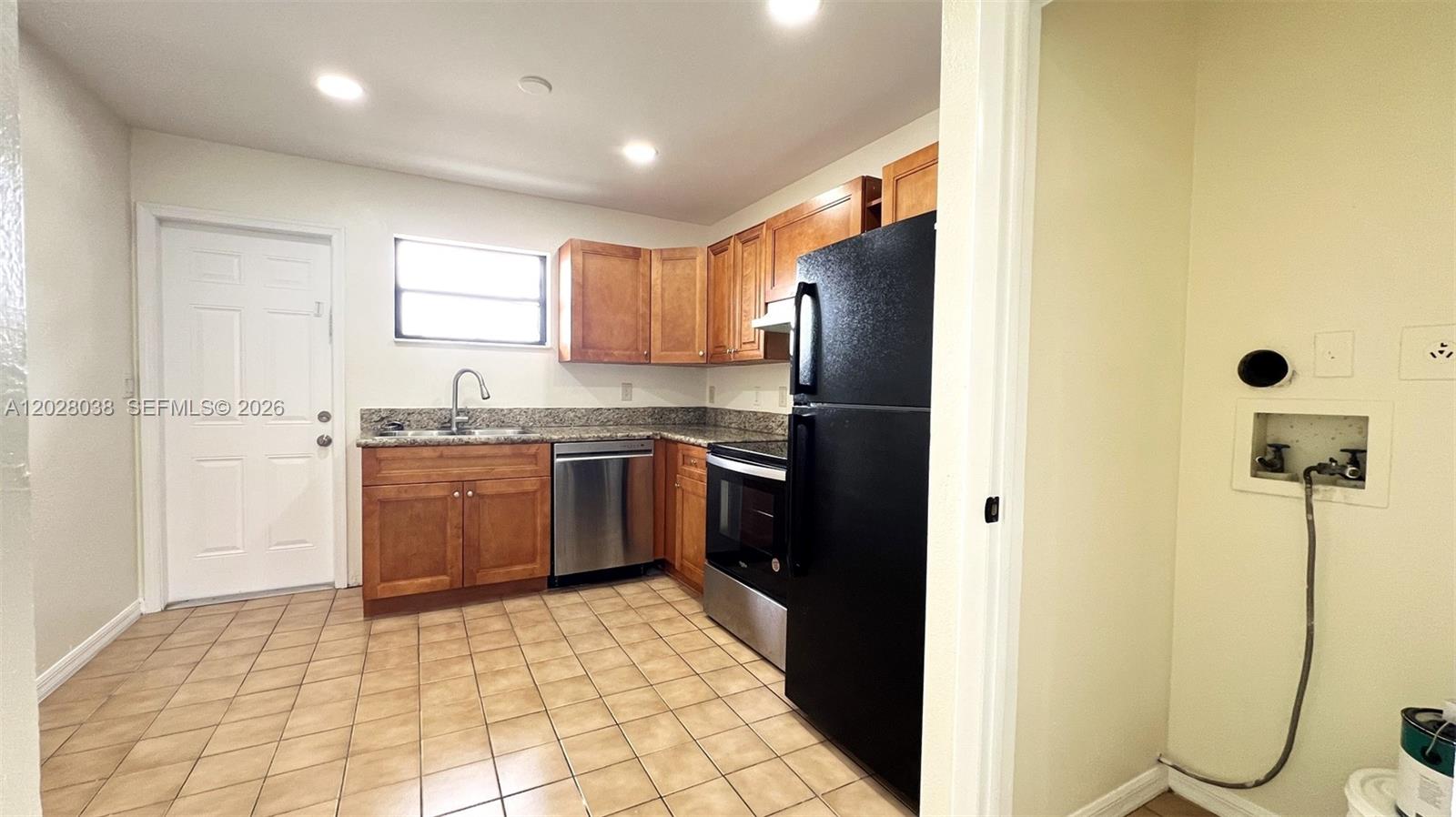 HOLLYWOOD BEACH GARDENS - Residential Lease