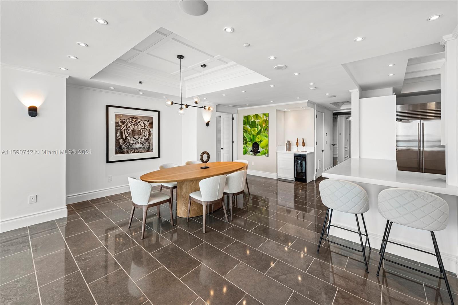 CONTINUUM ON SOUTH BEACH - Residential