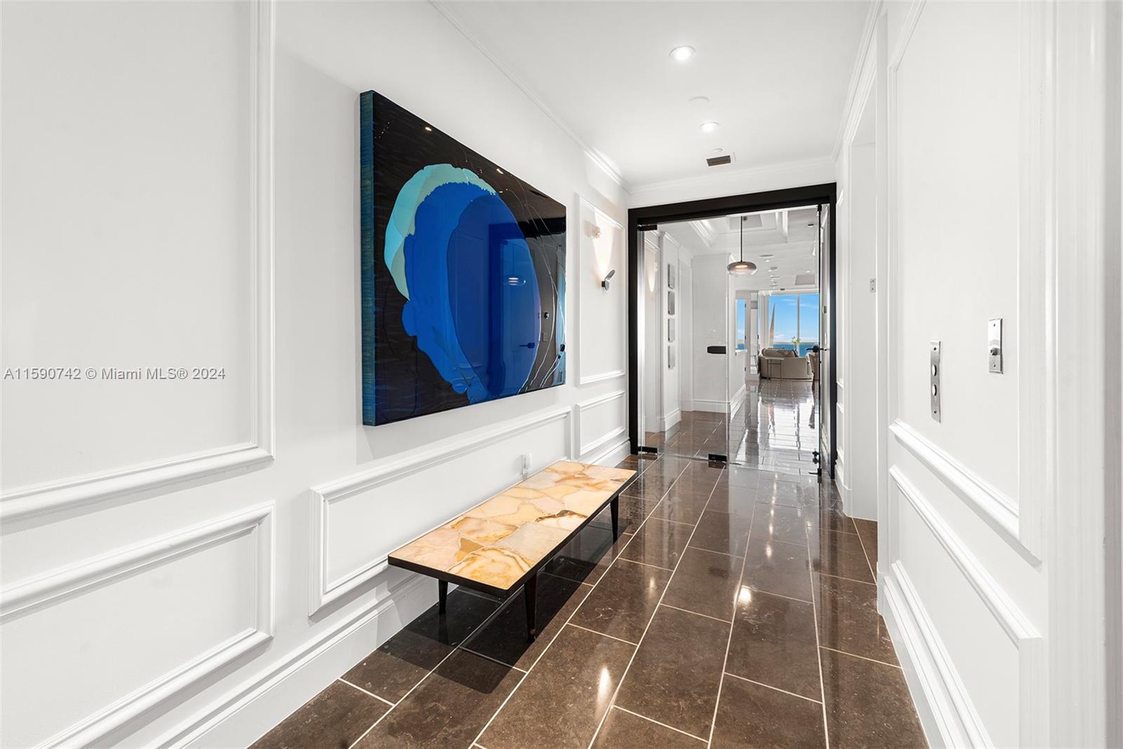 CONTINUUM ON SOUTH BEACH - Residential