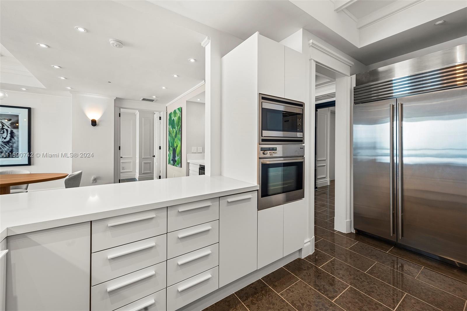 CONTINUUM ON SOUTH BEACH - Residential