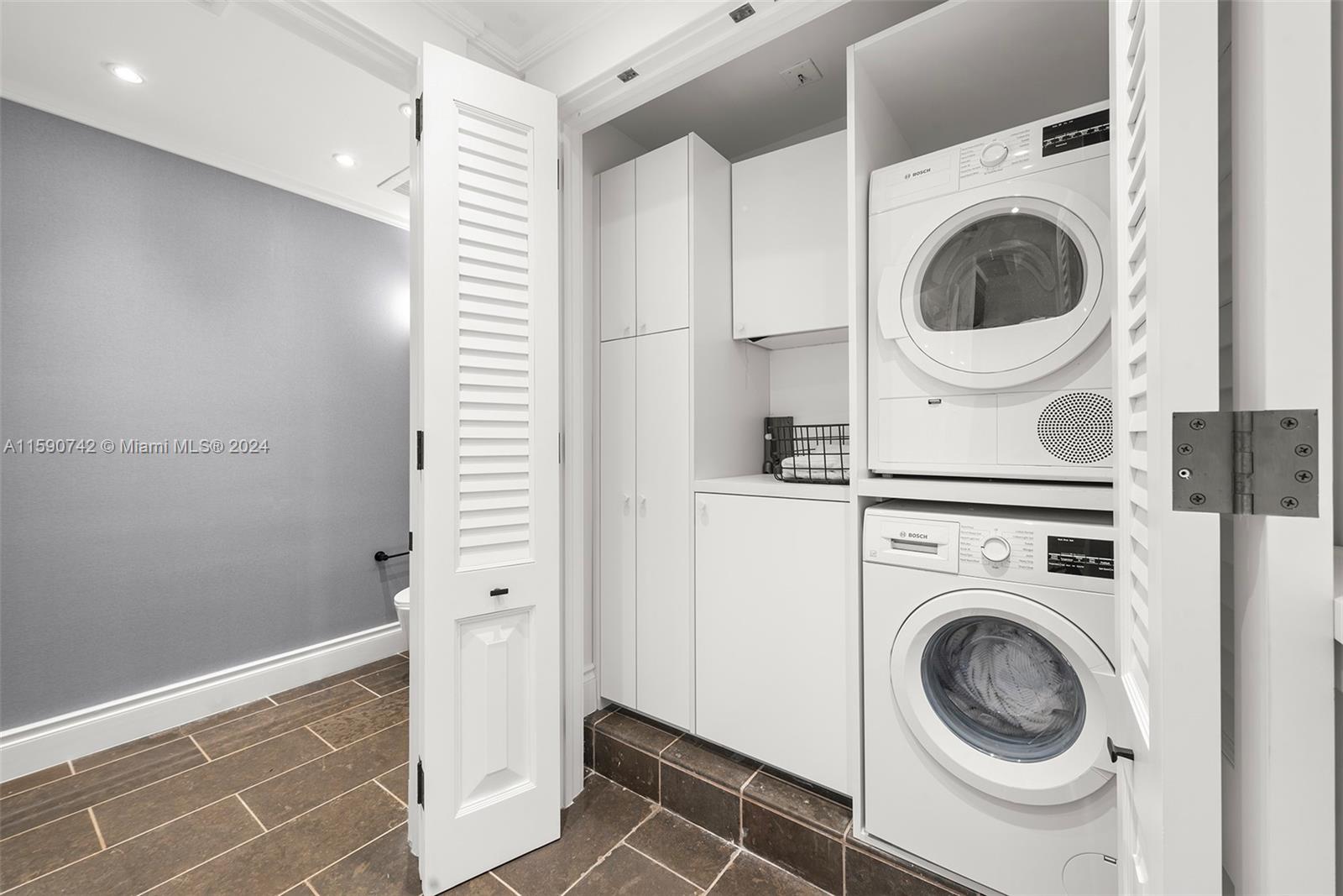 CONTINUUM ON SOUTH BEACH - Residential