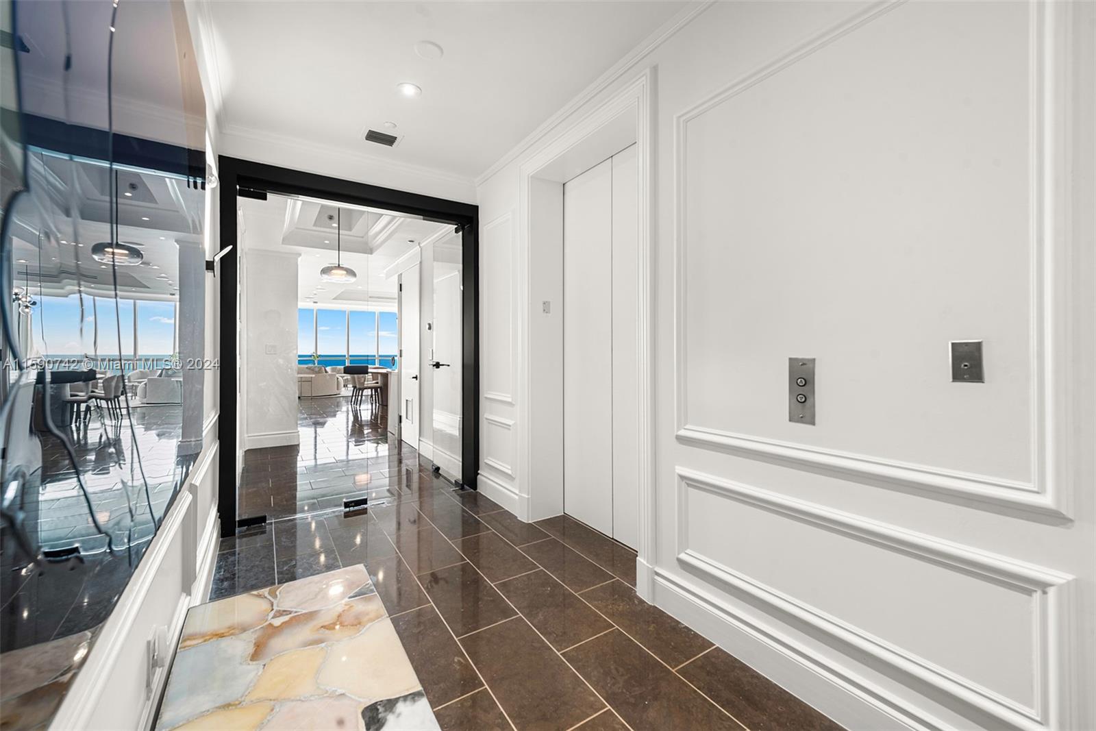CONTINUUM ON SOUTH BEACH - Residential